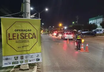 Operação prende 13 motoristas e fiscaliza 87 veículos em Cuiabá