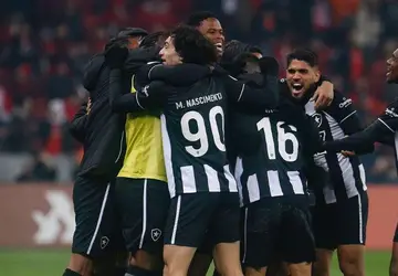 Botafogo arranca vitória sobre o Internacional no Brasileiro