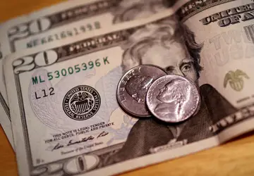 Dólar cai para R$ 5,17 à espera de dados sobre inflação americana