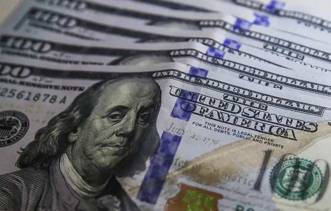 Com terceira queda seguida, dólar fecha o dia cotado a R$ 4,80